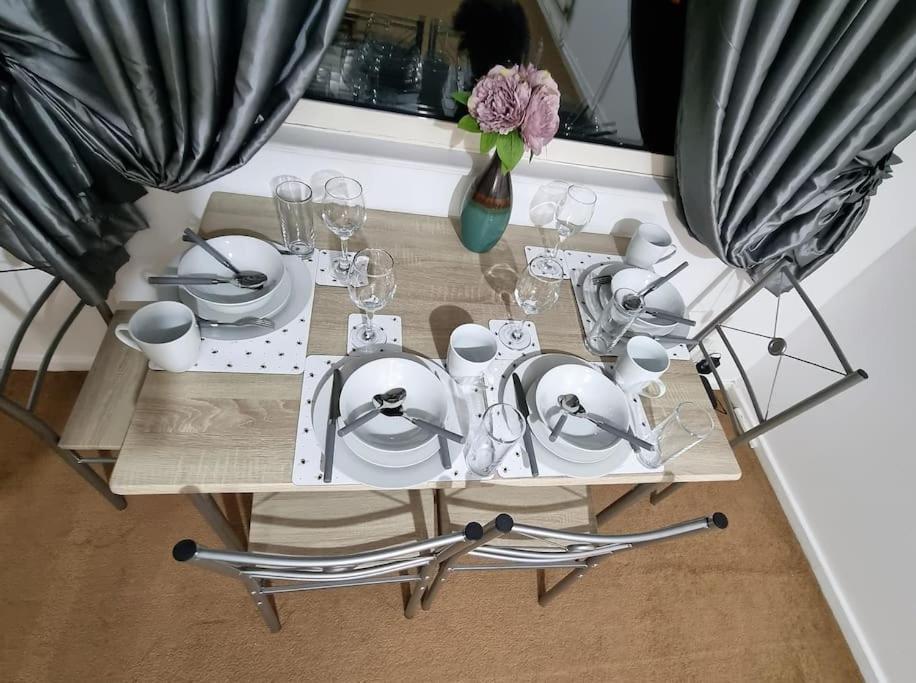 *f1*5gh* Setup For Your Relaxed & Amazing + Free Parking + Free Fast Wifi * Apartment Leeds (West Yorkshire)