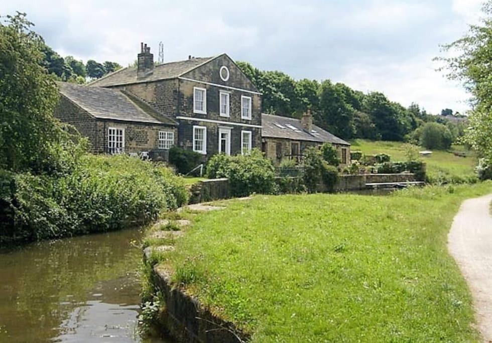 Apartment *f1*5gh* Setup For Your Relaxed & Amazing + Free Parking + Free Fast Wifi * Leeds (West Yorkshire)
