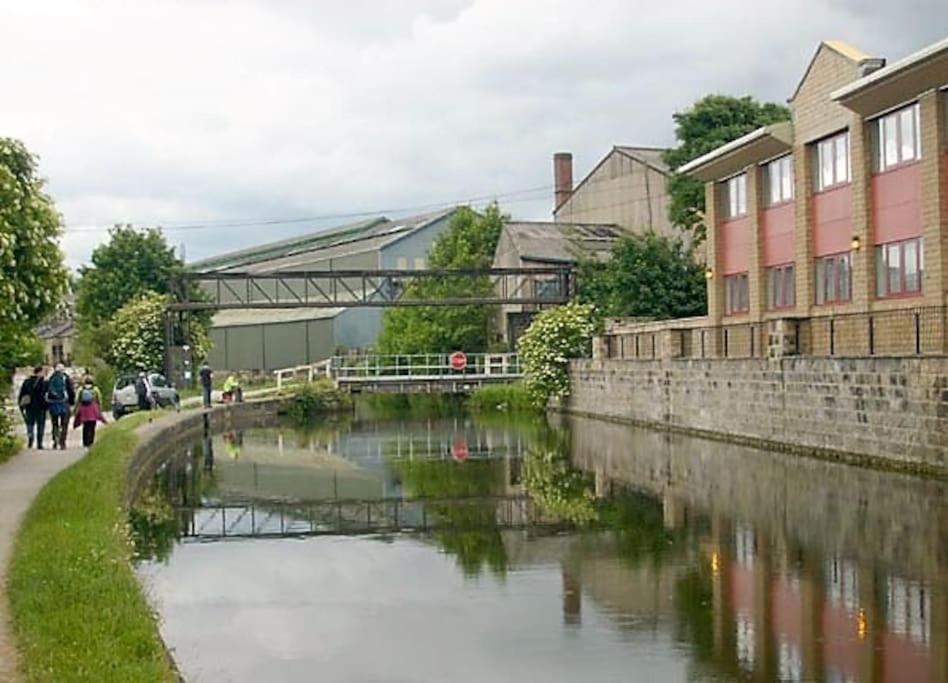 *f1*5gh* Setup For Your Relaxed & Amazing + Free Parking + Free Fast Wifi * Leeds (West Yorkshire)